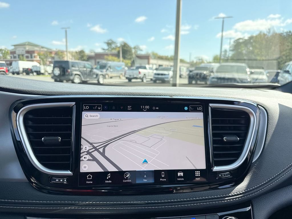 New 2026 Chrysler Pacifica Limited w/ Trailer Tow Group image 24