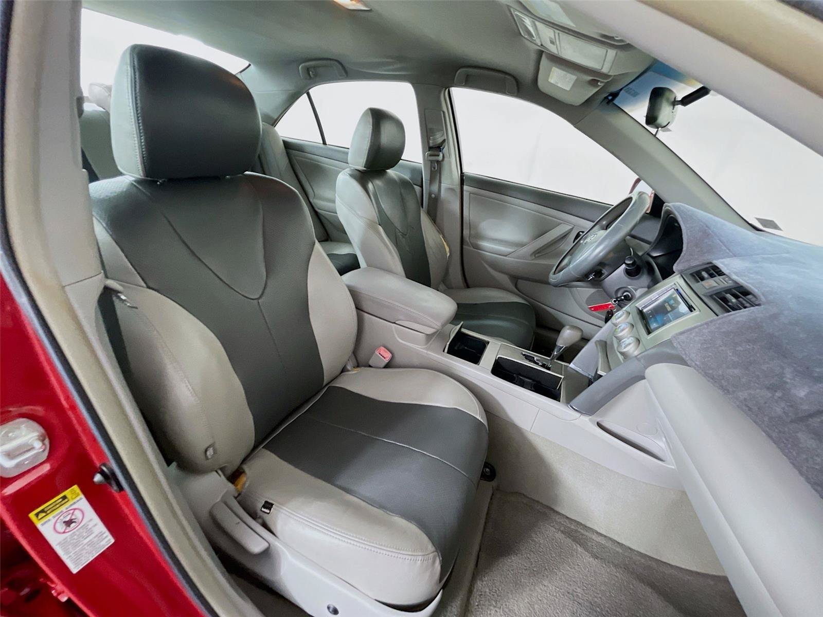 Used 2011 Toyota Camry LE FWD image 26