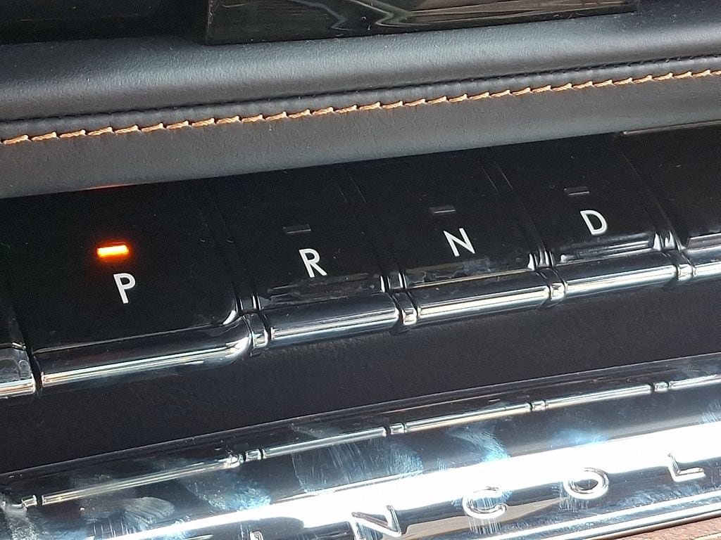 Used 2025 Lincoln Aviator Black Label AWD/4WD image 17