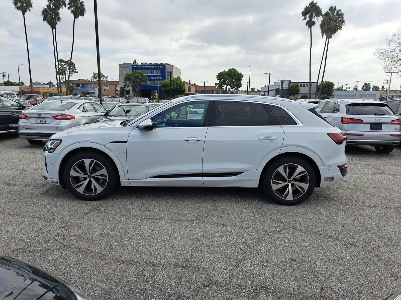 Used 2024 Audi Q8 e-tron Premium Plus AWD/4WD image 8