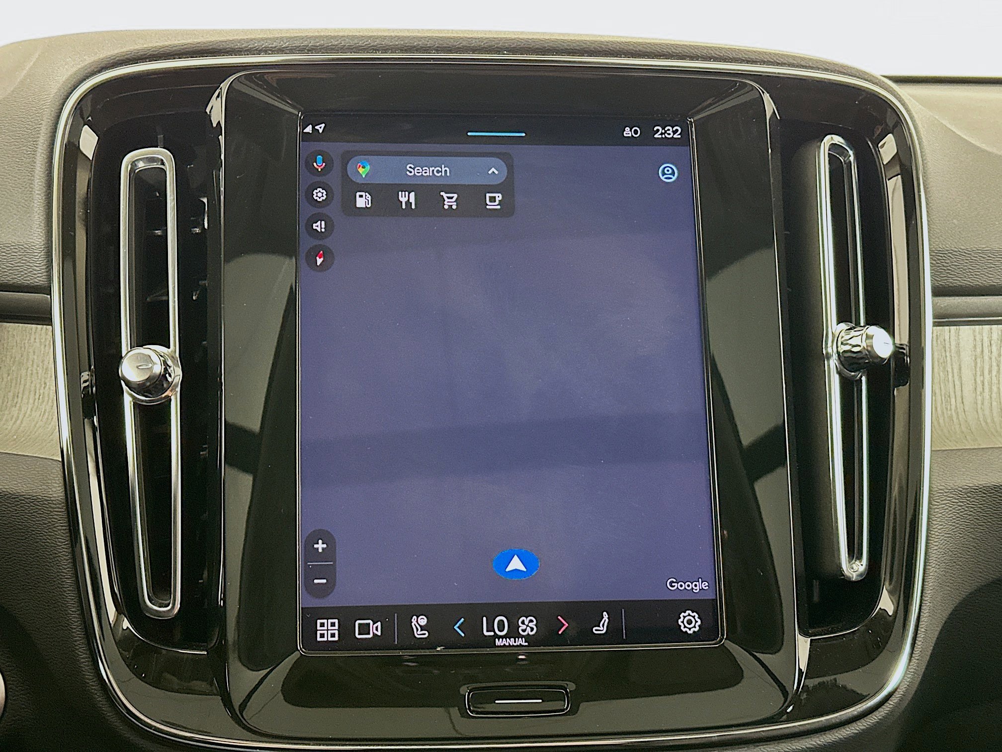 Used 2025 Volvo XC40 B5 Plus image 19