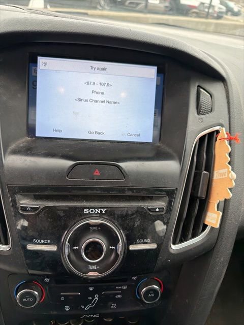 Used 2017 Ford Focus SEL image 2