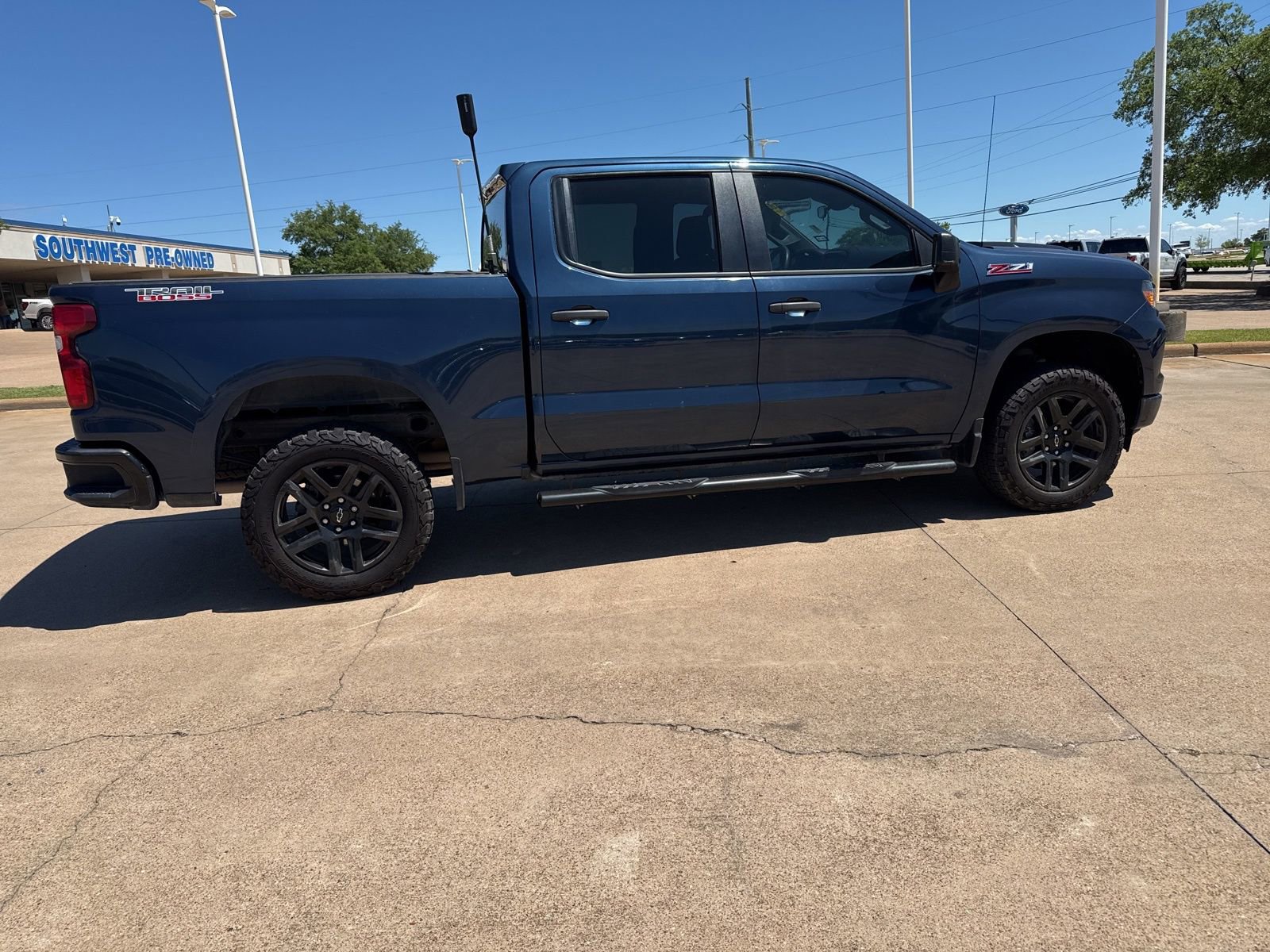 Used 2022 Chevrolet Silverado 1500 Custom Trail Boss w/ LPO, Dark Essentials Package image 8
