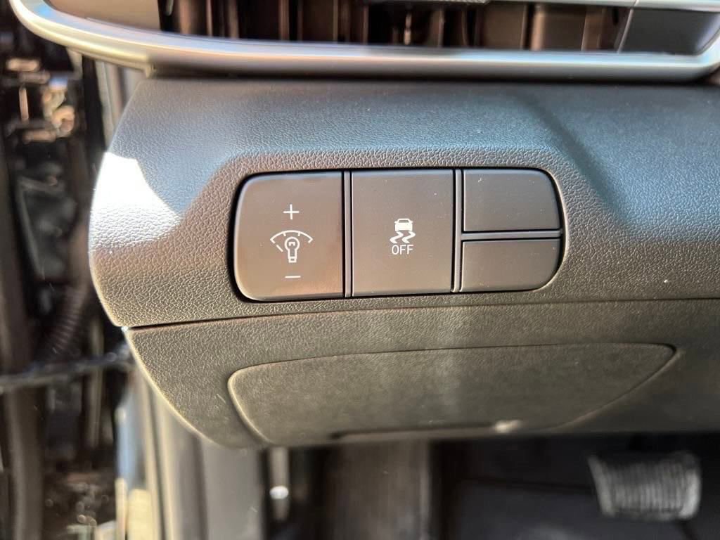 Used 2025 Hyundai Elantra Sport image 16