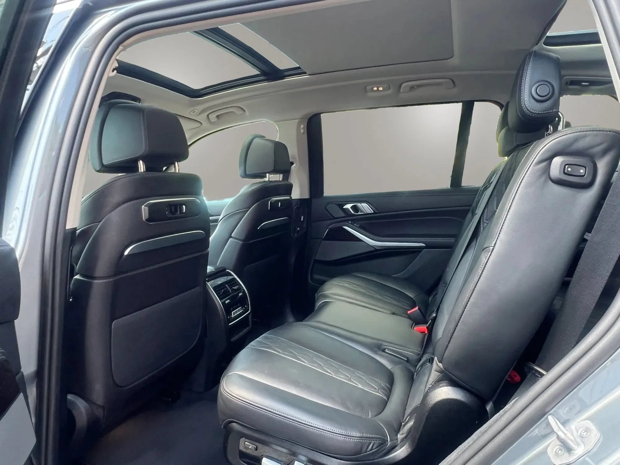 Used 2025 BMW X7 xDrive40i AWD/4WD image 32