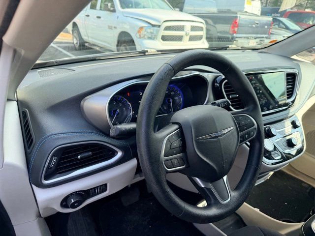 Certified 2021 Chrysler Pacifica Touring image 7
