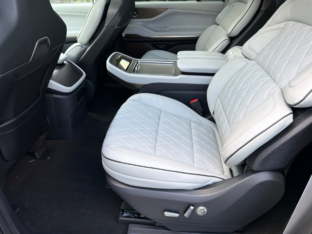 New 2027 Lincoln Navigator L Black Label AWD/4WD image 21