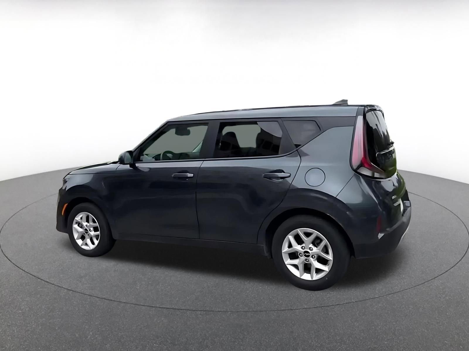 Used 2025 Kia Soul LX w/ LX Technology Package FWD image 10