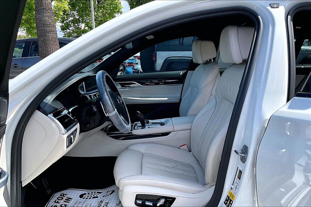 Used 2022 BMW 750i xDrive w/ Executive Package AWD/4WD image 14