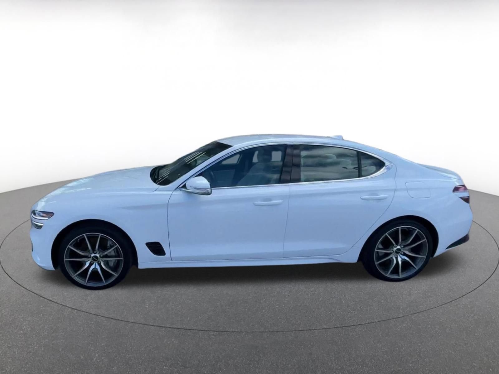 Used 2025 Genesis G70 2.5T image 9