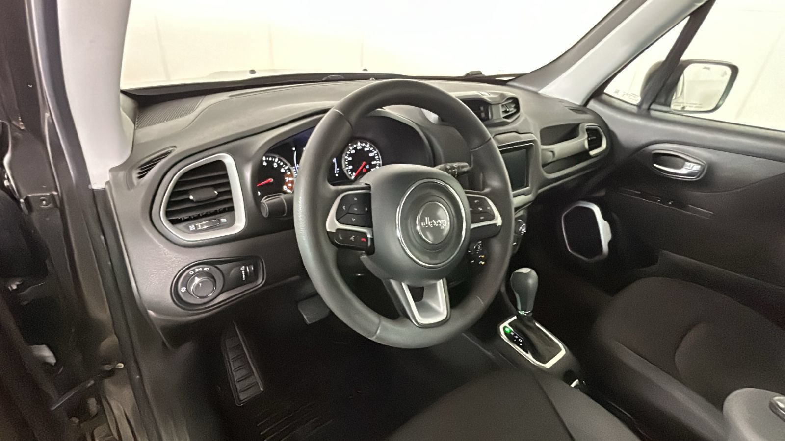 Used 2021 Jeep Renegade Sport FWD image 15