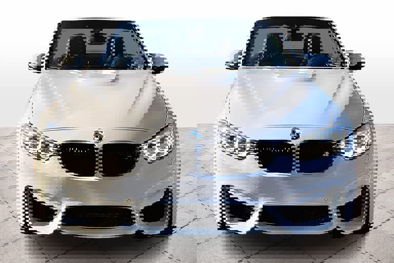 Used 2017 BMW M4 Convertible image 3