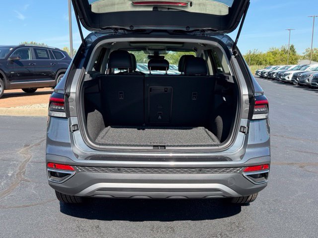 New 2027 Volkswagen Taos SEL AWD/4WD image 3