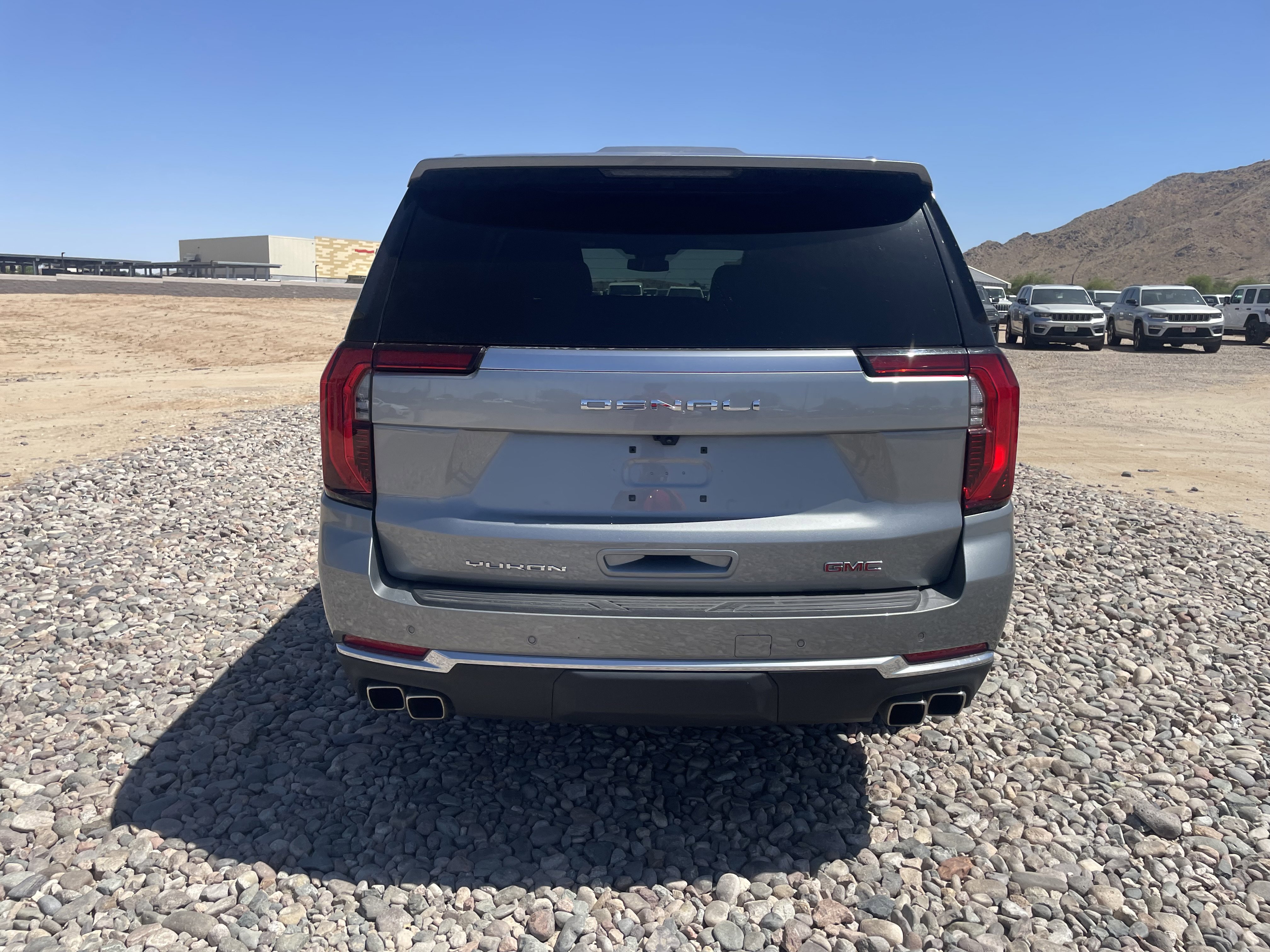 Used 2025 GMC Yukon XL Denali AWD/4WD image 4