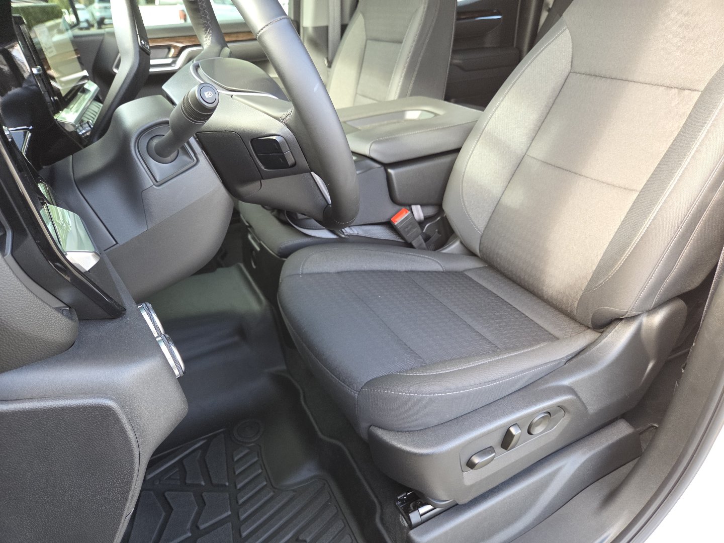 Used 2025 GMC Sierra 1500 SLE w/ Preferred Package AWD/4WD image 27
