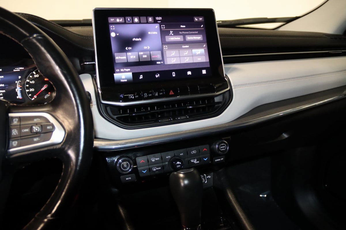 Used 2022 Jeep Compass Limited image 37