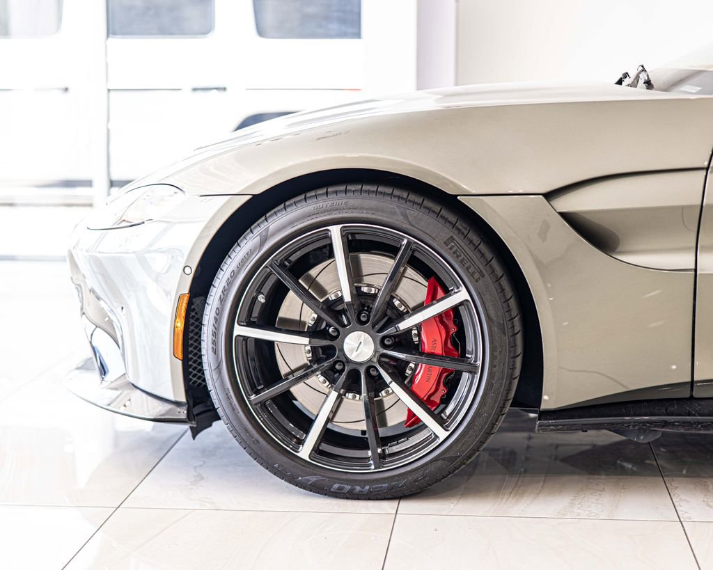 Used 2023 Aston Martin V8 Vantage Coupe image 8