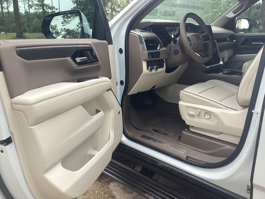 New 2026 GMC Yukon XL Denali w/ Denali Reserve Package RWD image 11