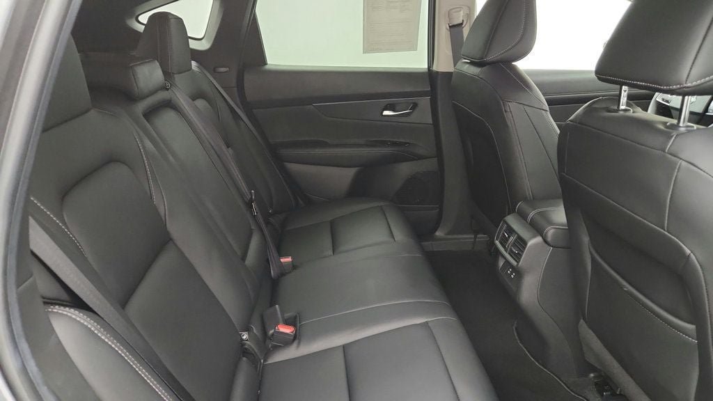 Used 2025 Nissan Murano SV AWD/4WD image 23