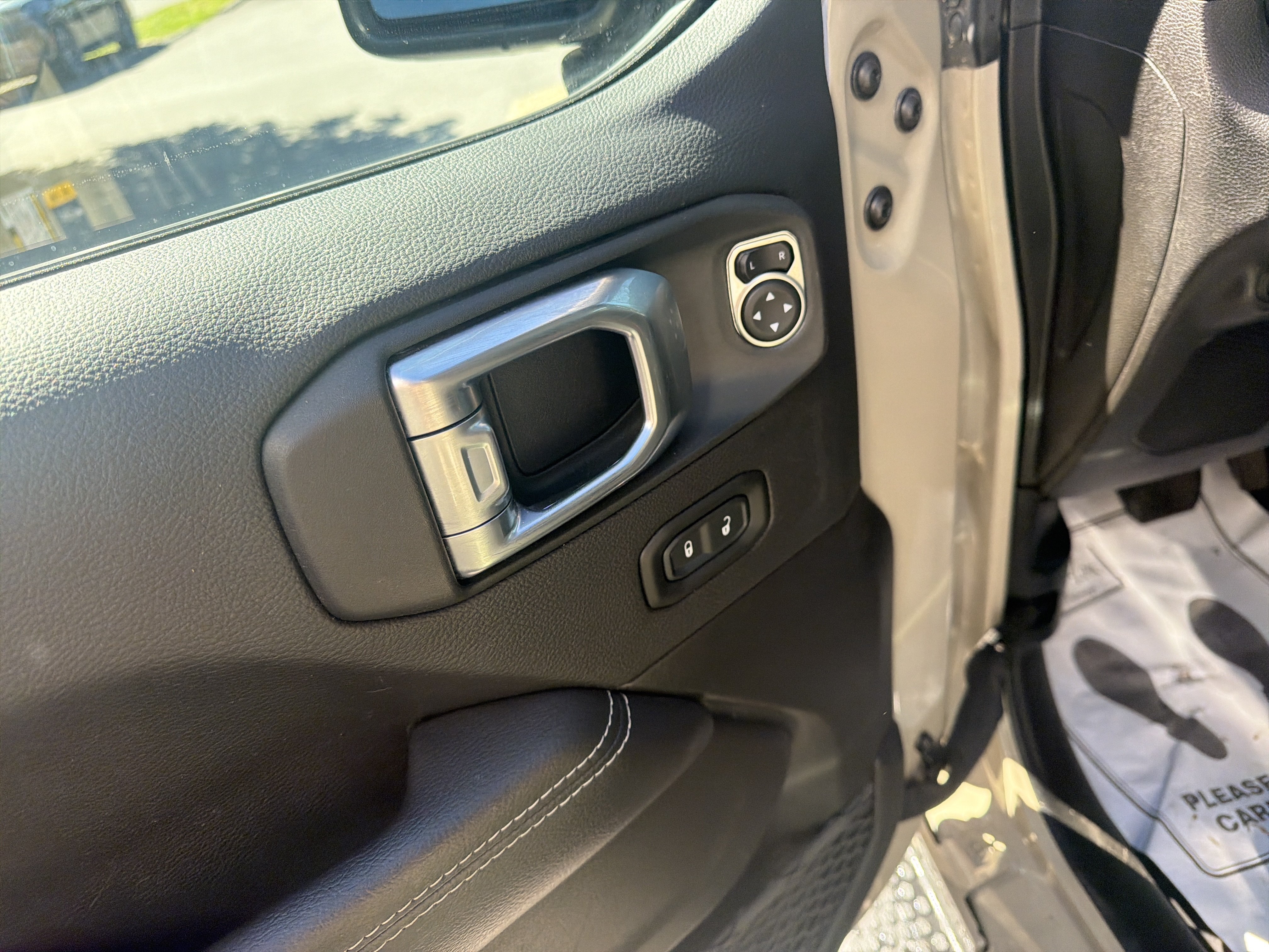 Used 2022 Jeep Wrangler Unlimited Sahara w/ Cold Weather Group AWD/4WD image 16