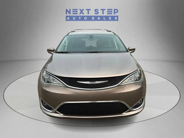 Used 2017 Chrysler Pacifica Touring-L Plus w/ Tire & Wheel Group FWD image 2