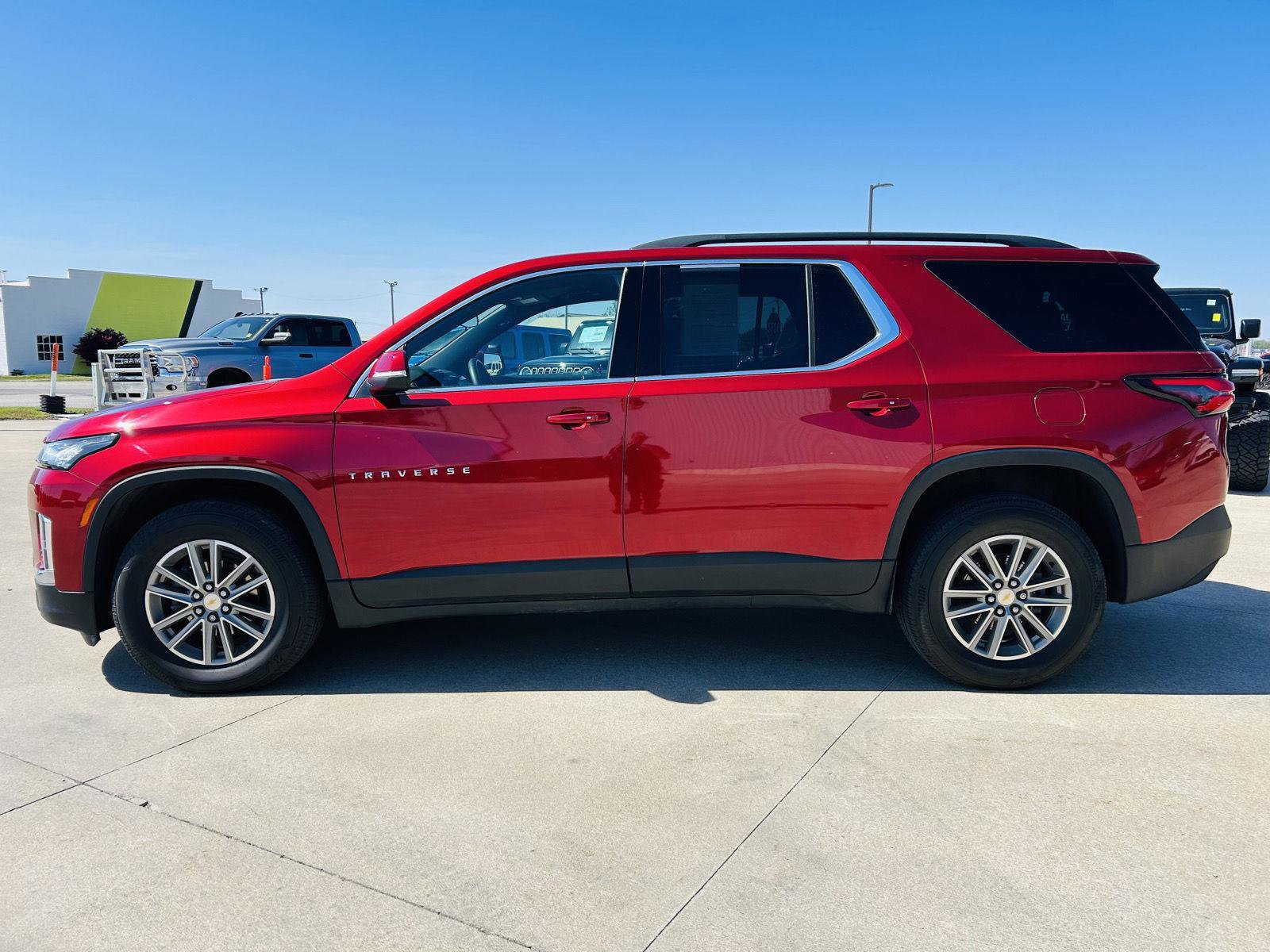 Used 2023 Chevrolet Traverse LT FWD image 38