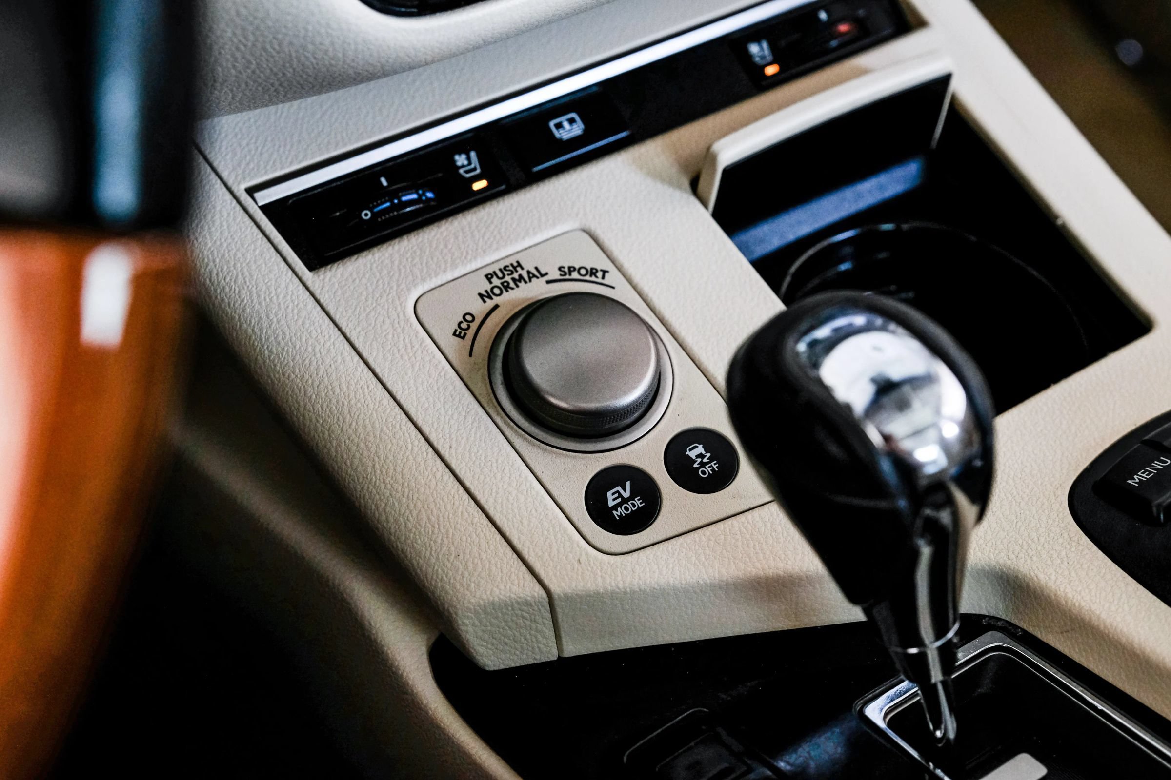 Used 2014 Lexus ES 300h w/ Luxury Package w/Bamboo Trim FWD image 26