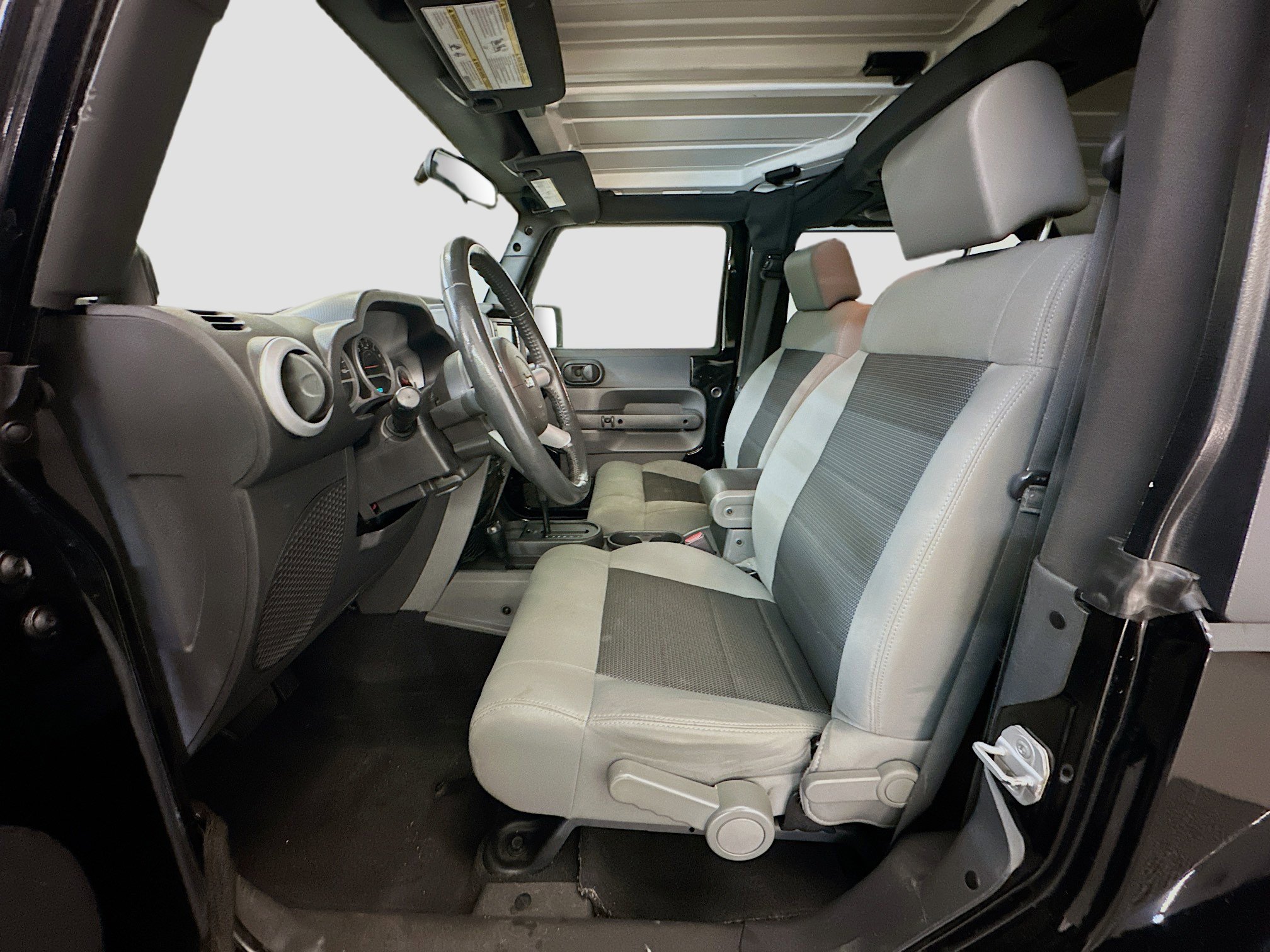 Used 2010 Jeep Wrangler Sahara image 13