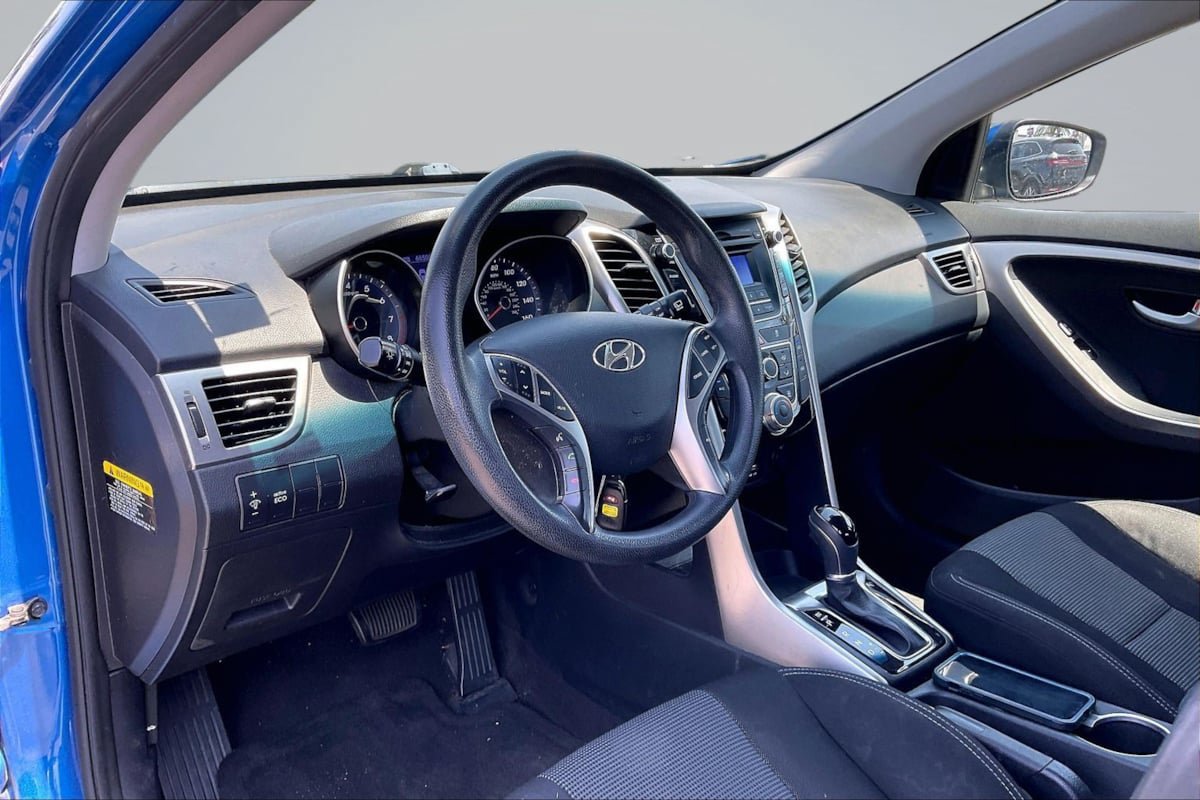 Used 2017 Hyundai Elantra GT FWD image 14