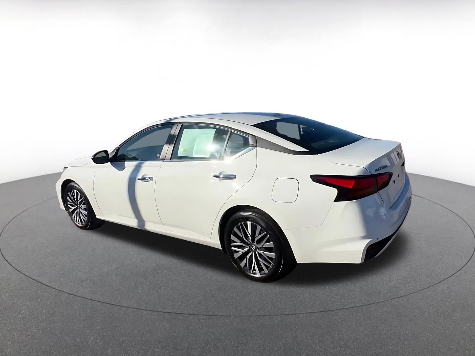 Used 2025 Nissan Altima 2.5 SV image 10