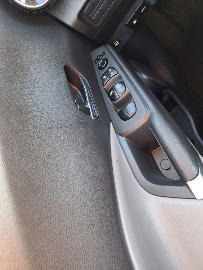 Used 2024 Nissan Kicks SR w/ SR Premium Package image 17