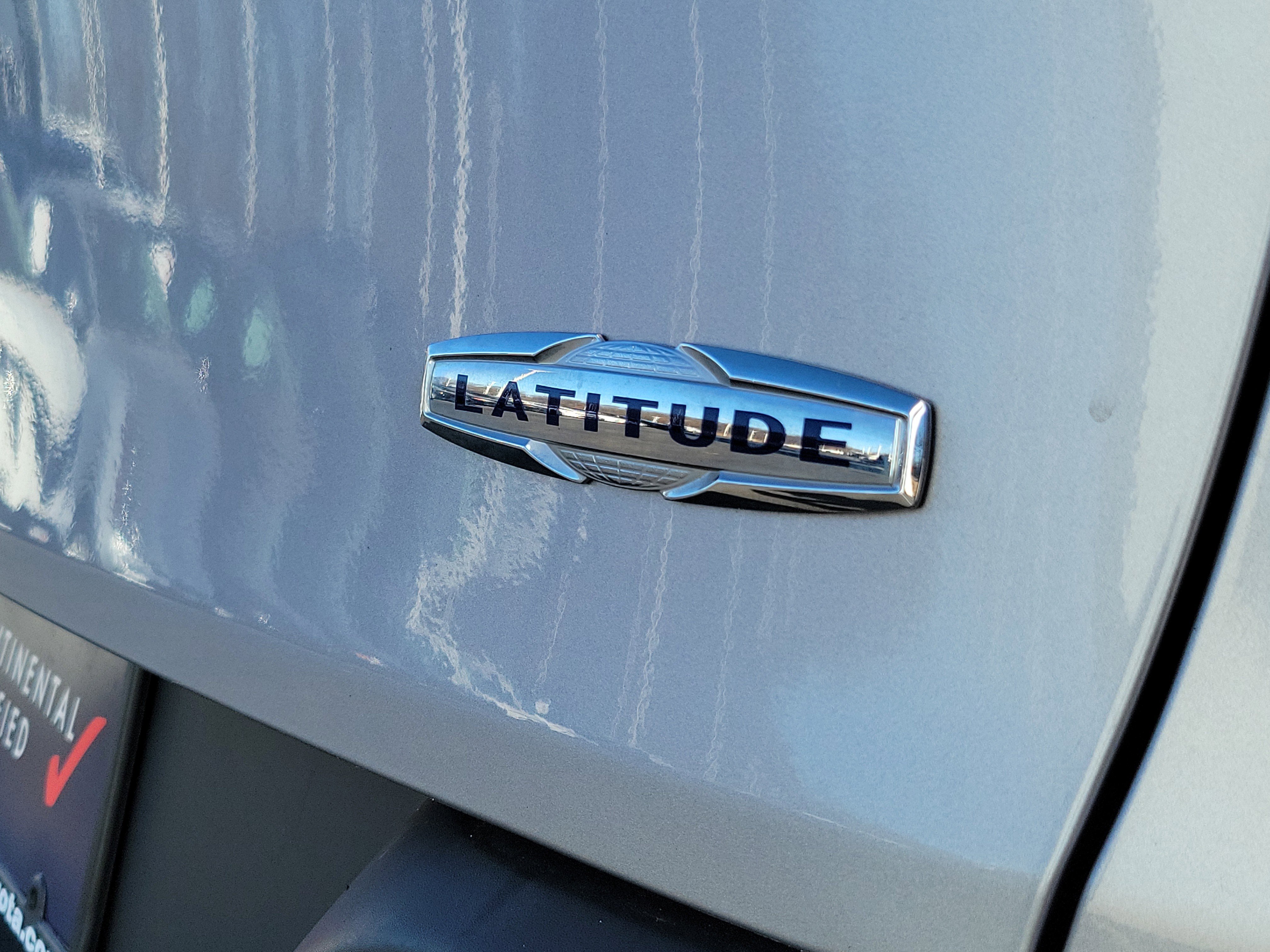 Used 2017 Jeep Cherokee Latitude w/ Cold Weather Group image 8