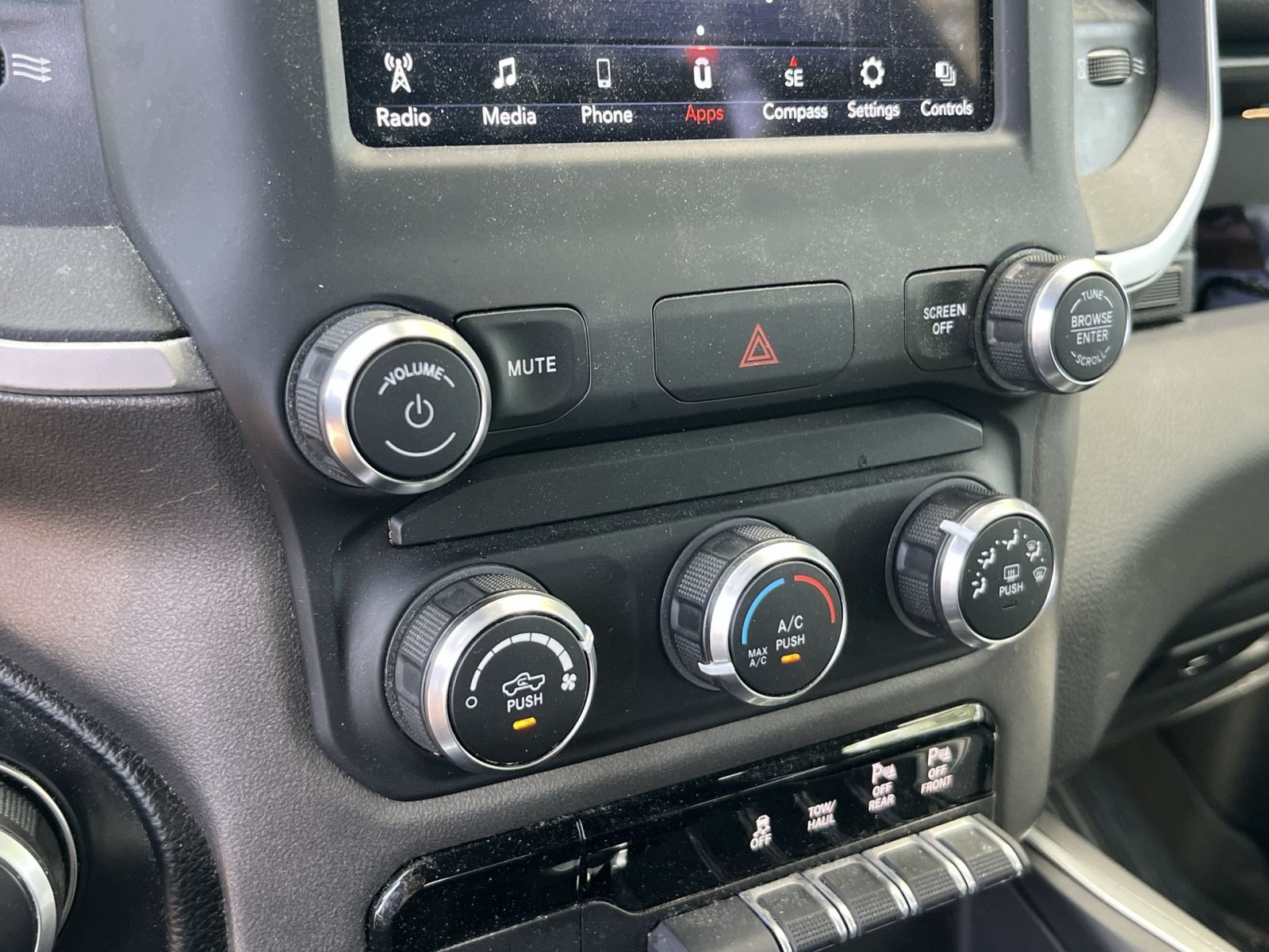 Used 2021 RAM 1500 4x4 Crew Cab image 19