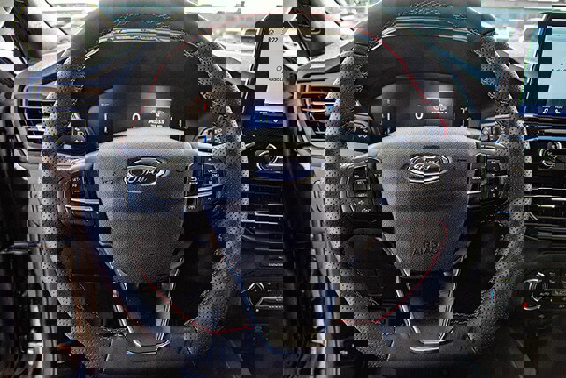 Used 2025 Ford Escape ST-Line w/ Cold Weather Package image 8