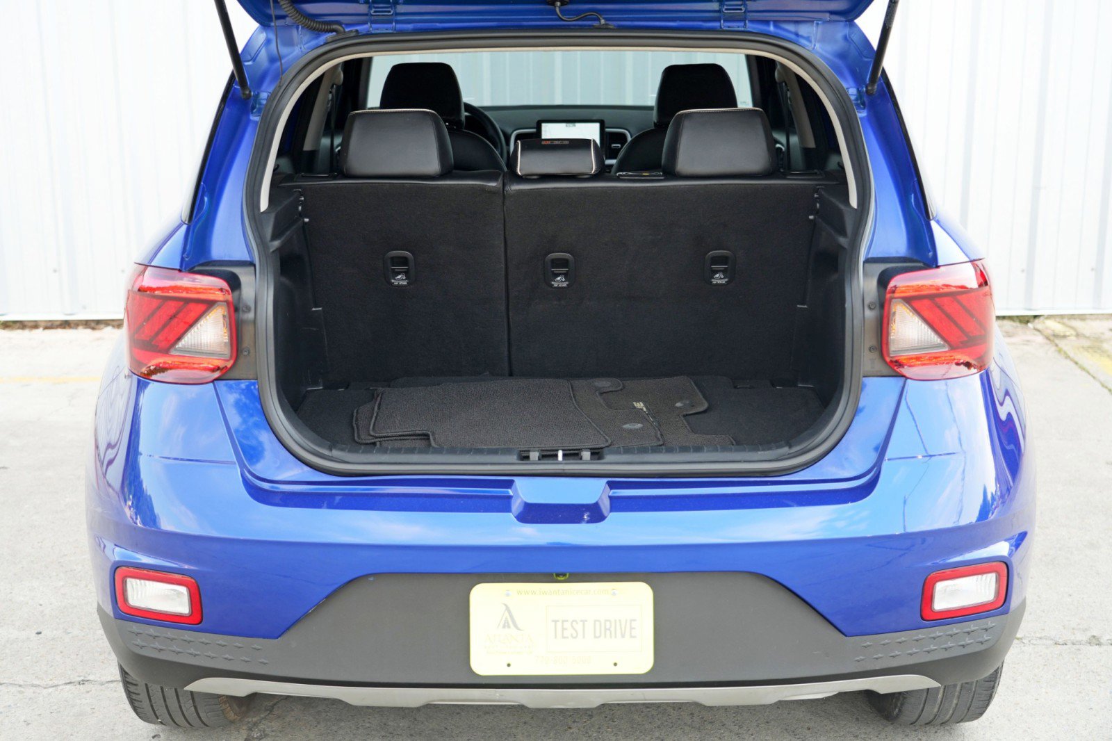 Used 2022 Hyundai Venue Limited w/ Cargo Package image 9