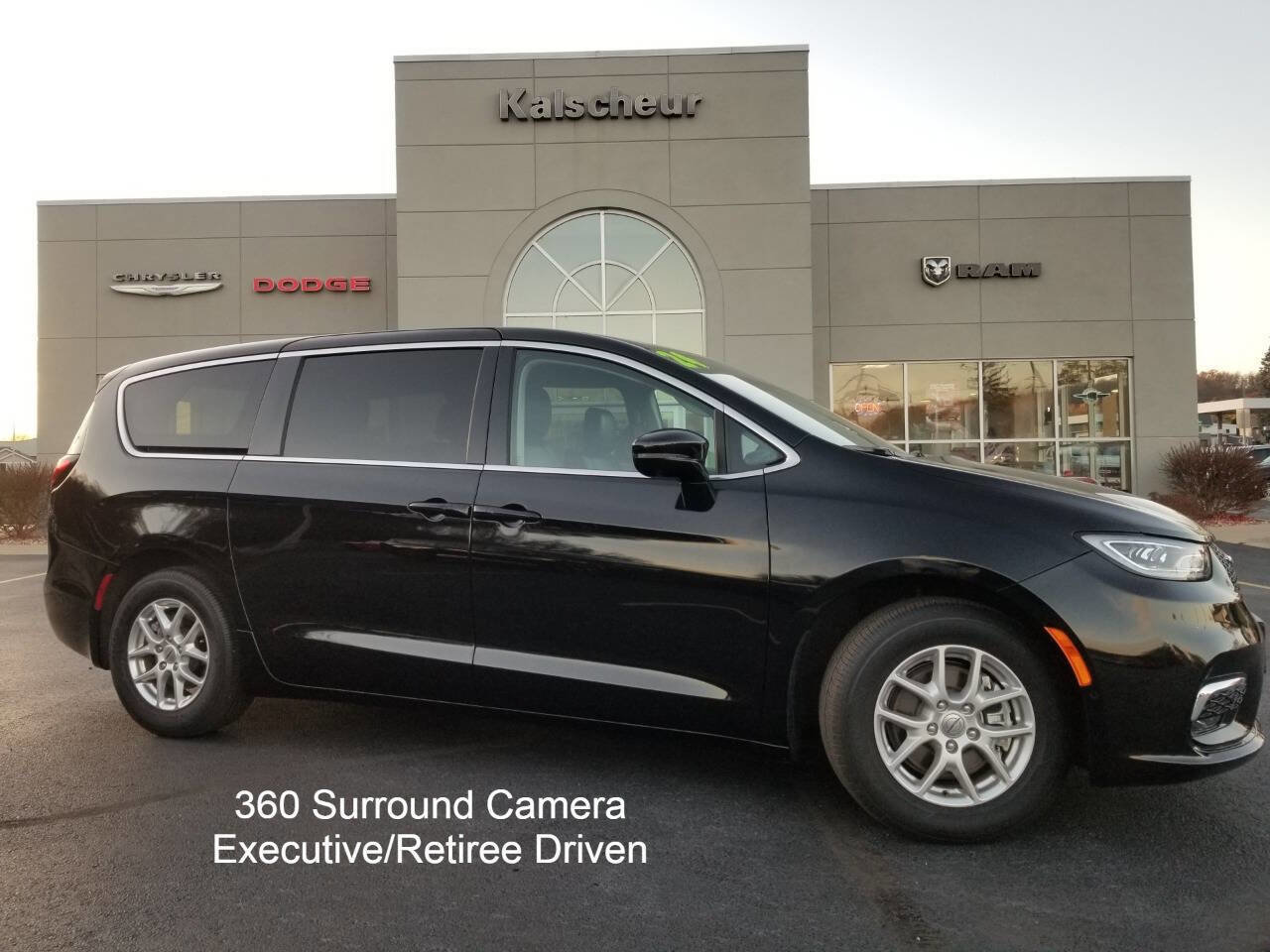 Certified 2024 Chrysler Pacifica Touring-L image 1