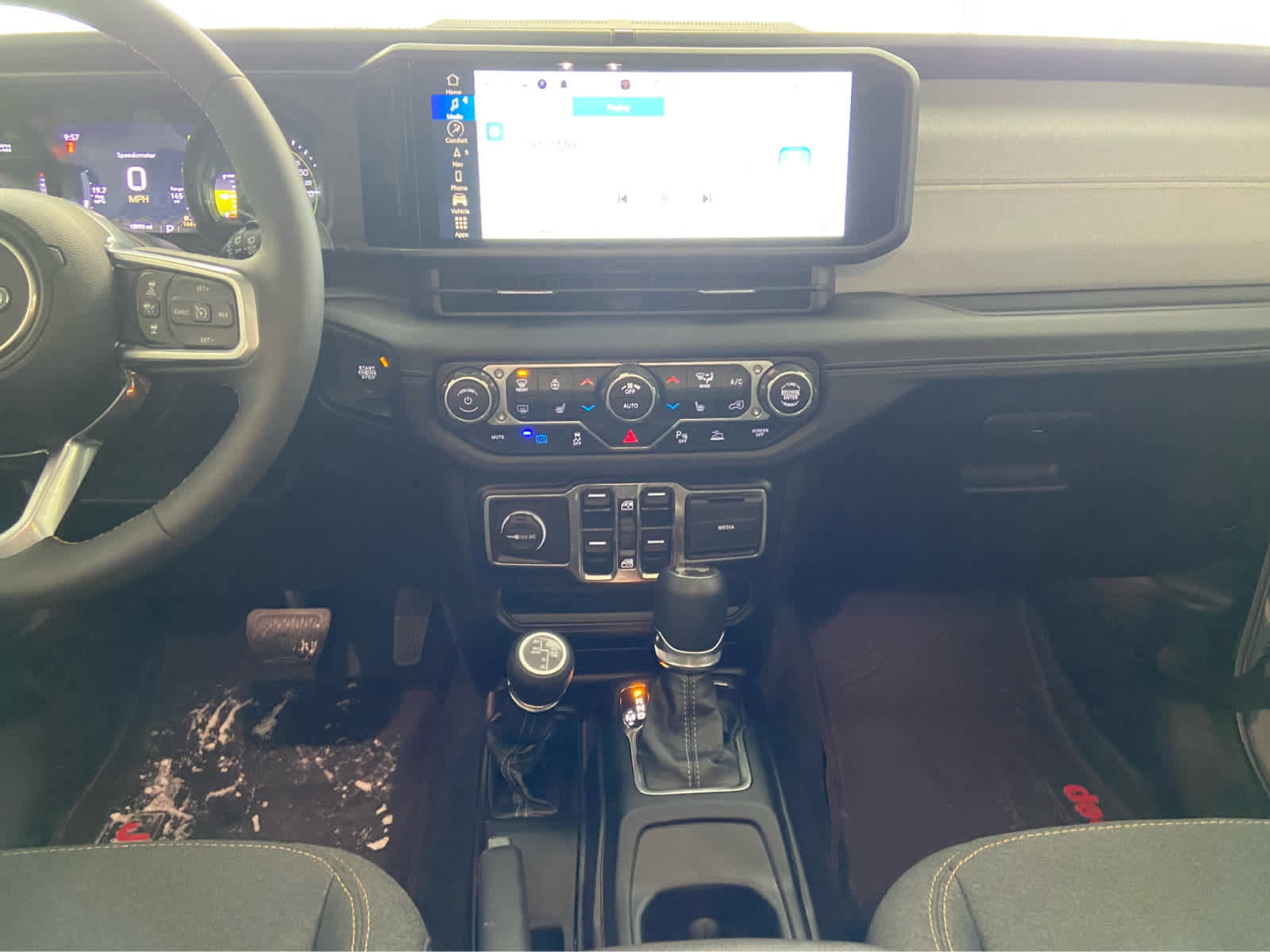 Used 2024 Jeep Wrangler Sahara w/ Technology Group AWD/4WD image 20