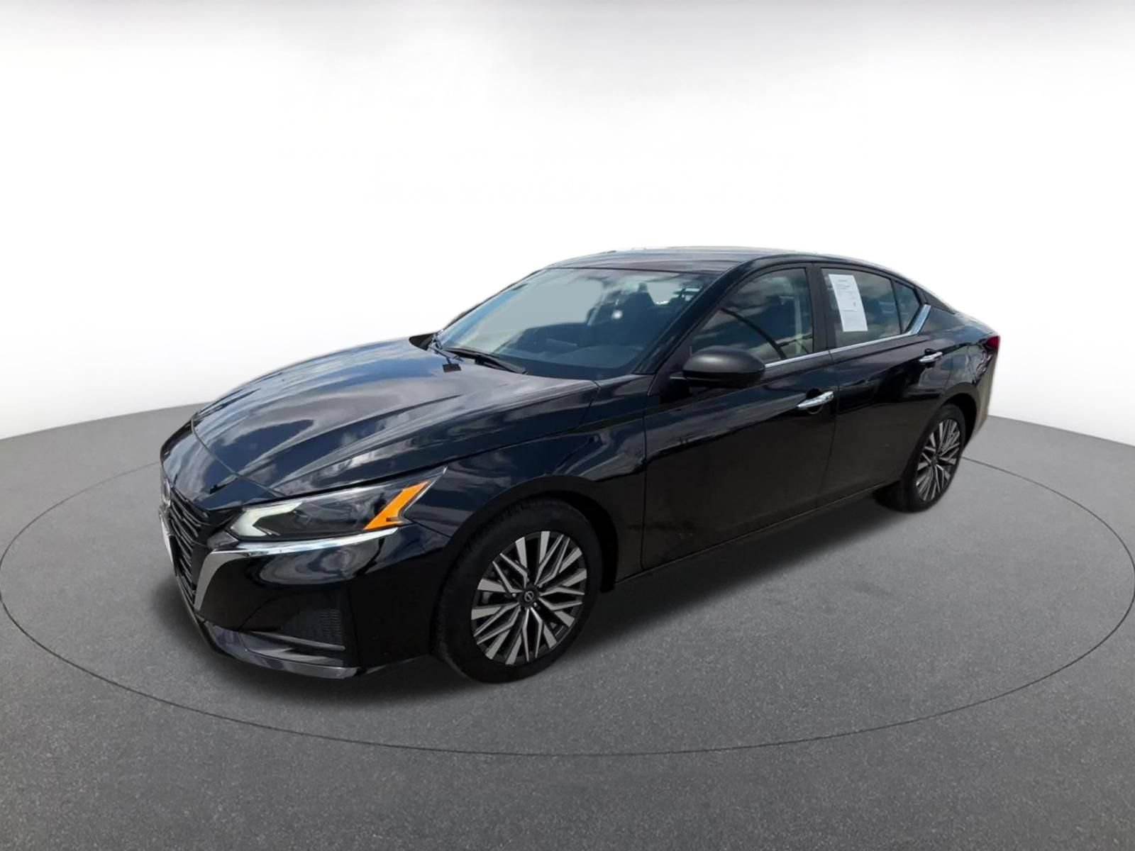 Used 2025 Nissan Altima 2.5 SV FWD image 8