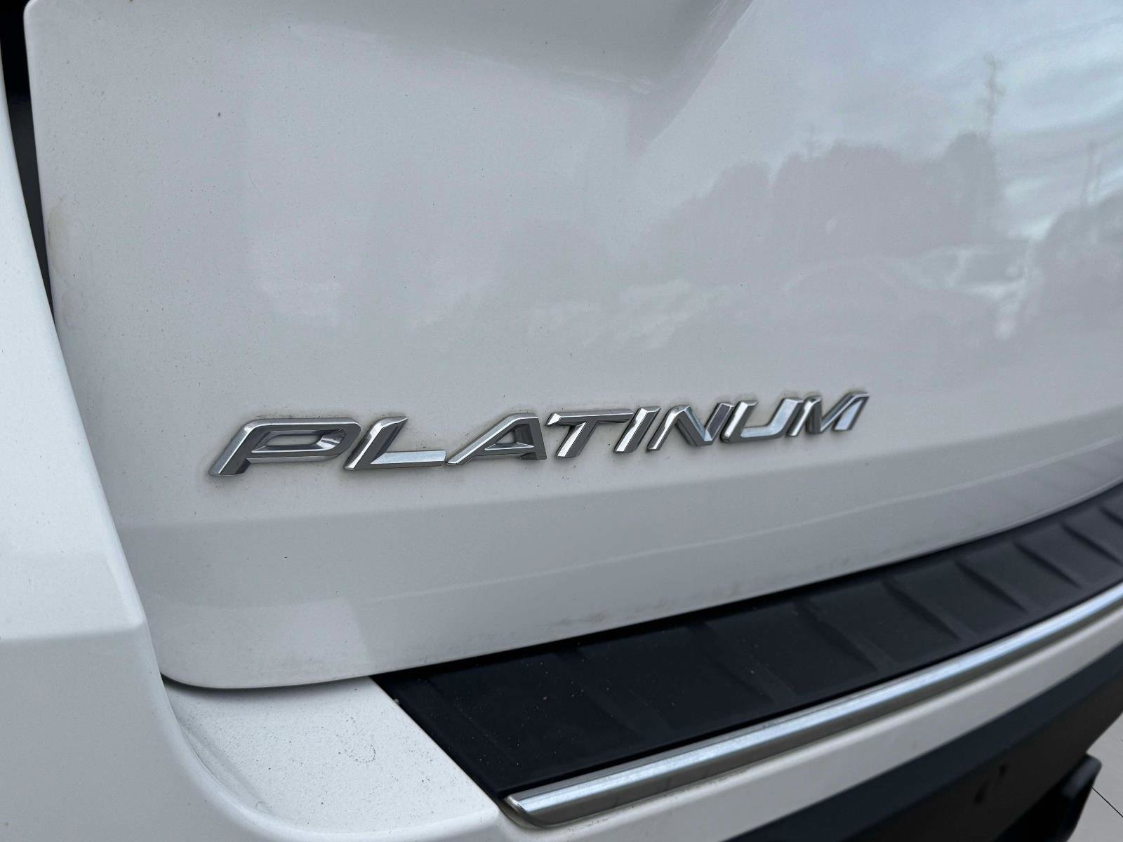 Used 2023 Ford Explorer Platinum w/ Technology Package image 12