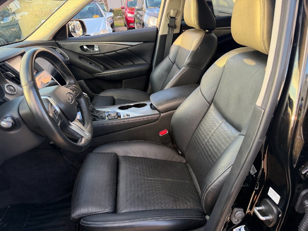 Used 2019 INFINITI Q50 Signature Edition w/ Cargo Package (L96) RWD image 10