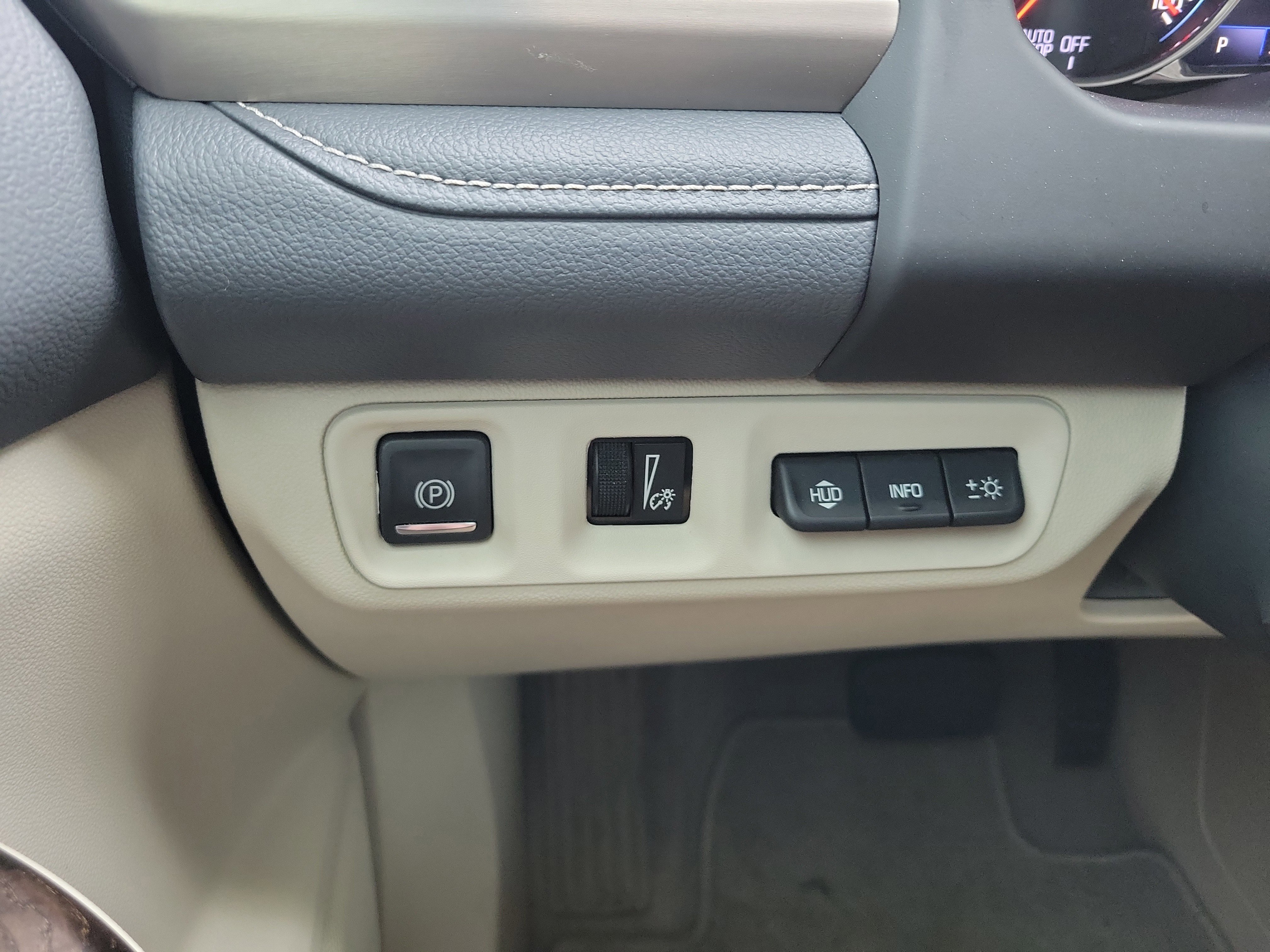 Used 2021 GMC Acadia Denali w/ Denali Technology Package image 17