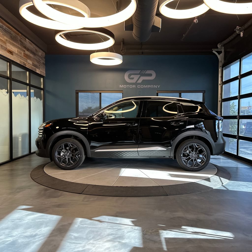 Used 2026 Nissan Kicks SR AWD/4WD image 6