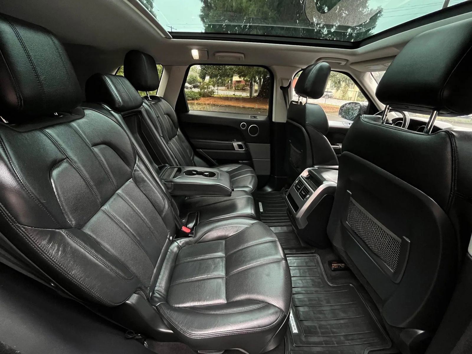 Used 2016 Land Rover Range Rover Sport SE image 11