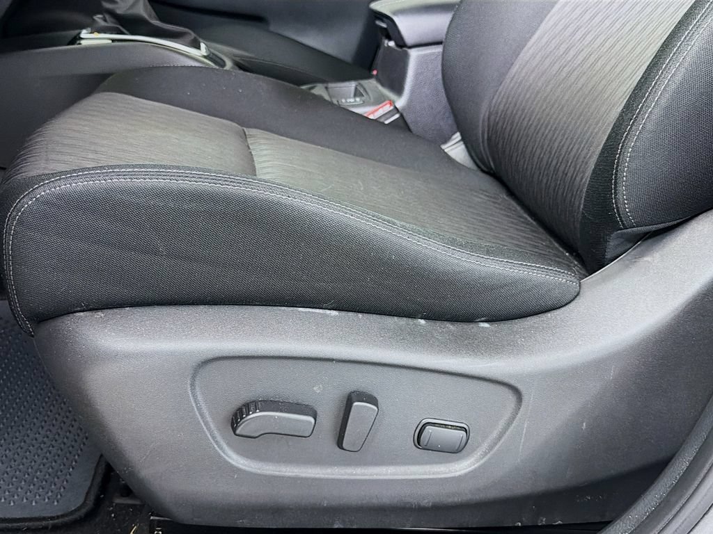 Used 2020 Nissan Rogue SV FWD image 21