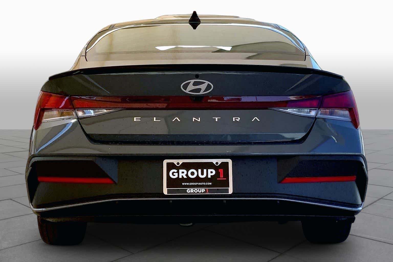 New 2026 Hyundai Elantra SEL Sport FWD image 4