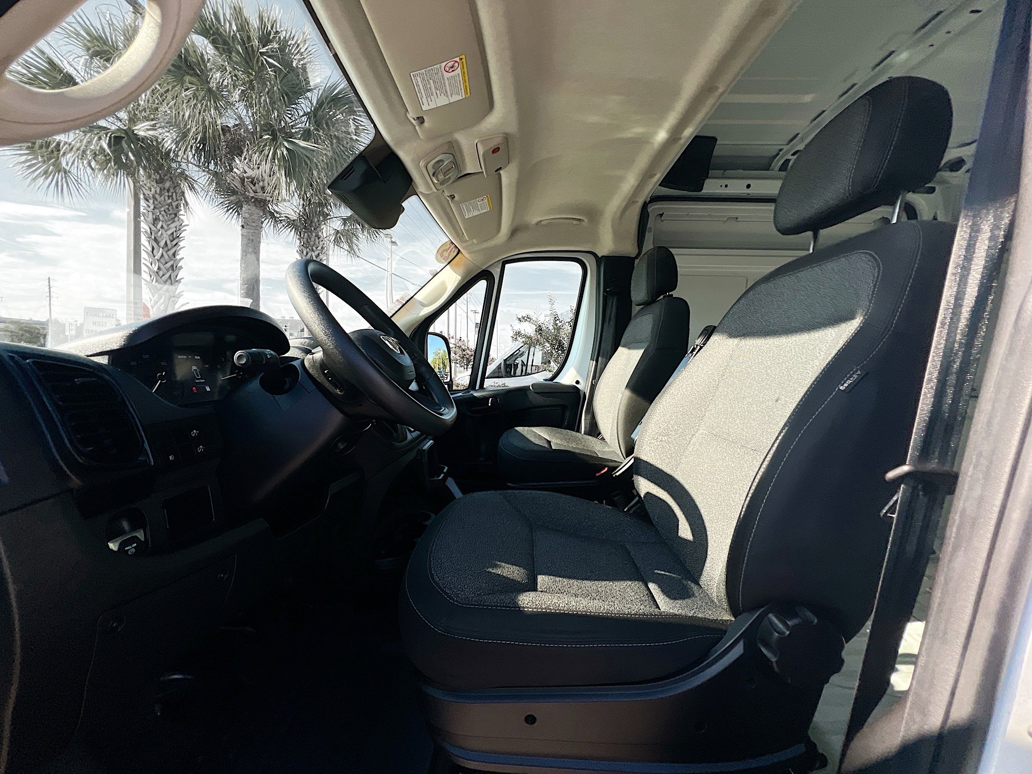 Used 2025 RAM ProMaster 2500 w/ Convenience Group FWD image 14
