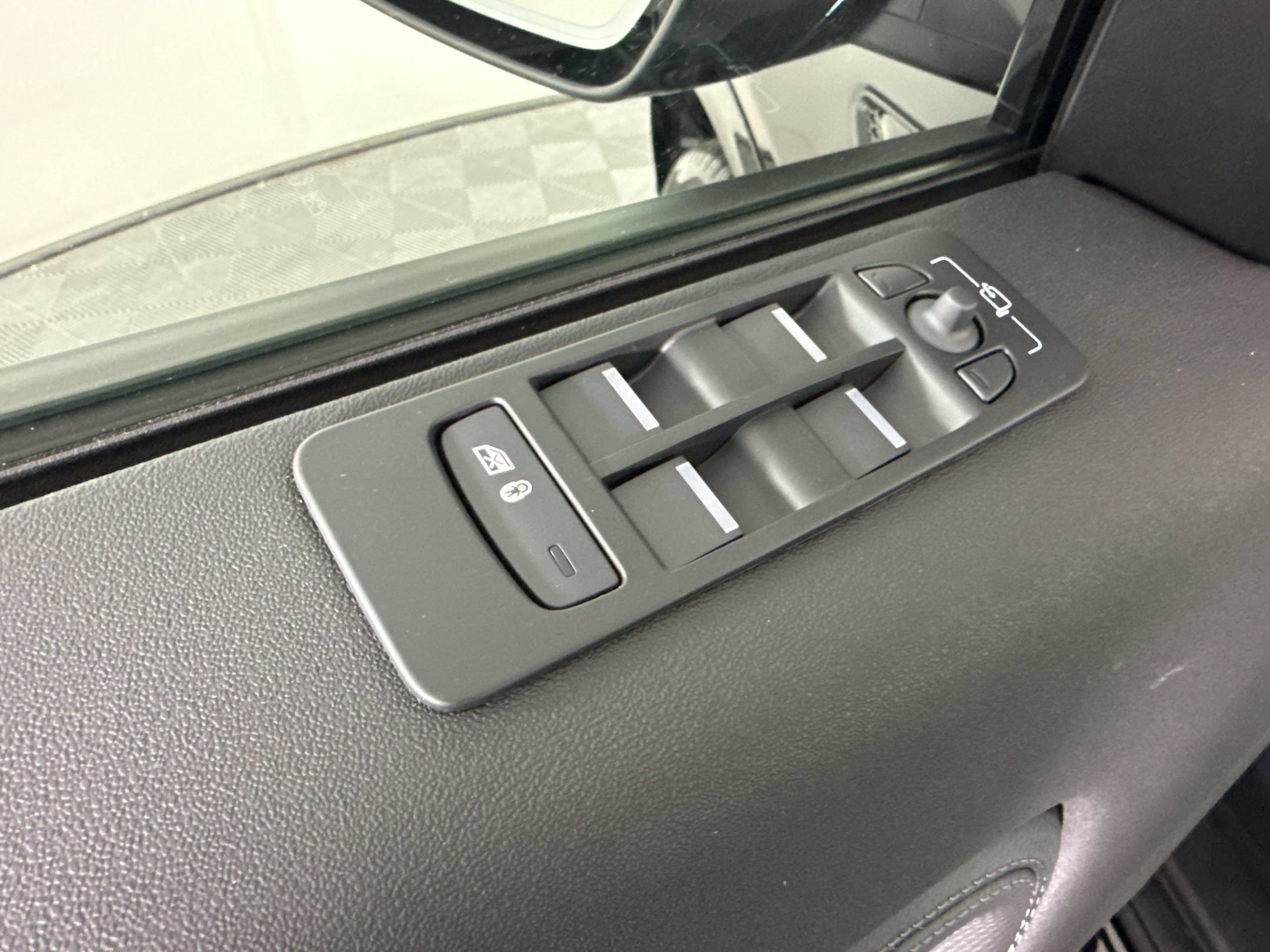 New 2026 Land Rover Discovery Sport Landmark AWD/4WD image 14