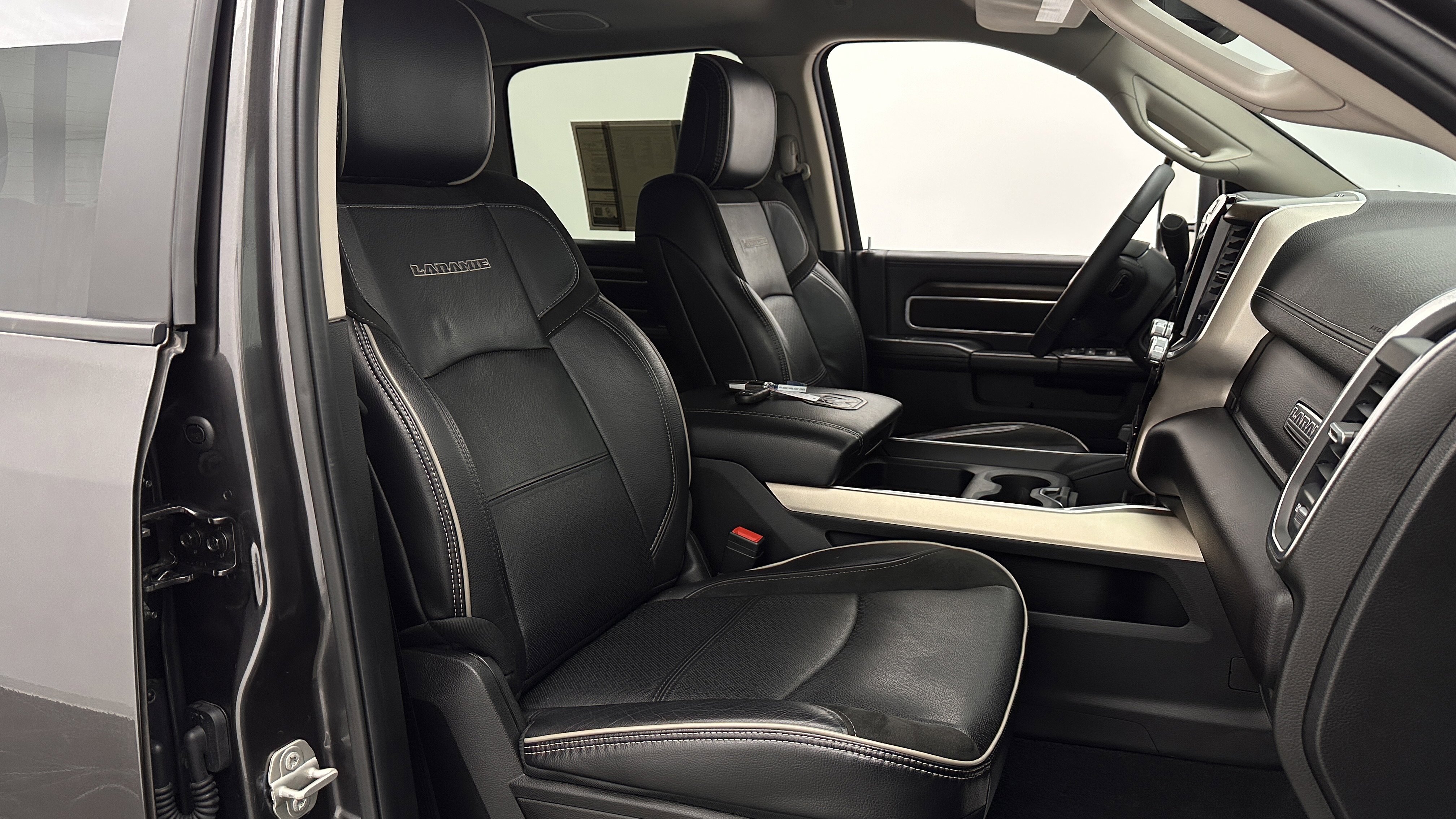 Used 2024 RAM 3500 Laramie w/ Towing Technology Group image 41