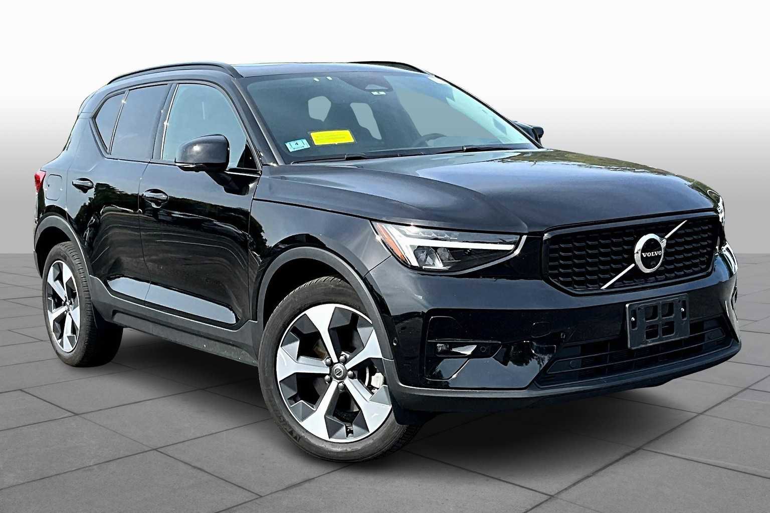 Certified 2023 Volvo XC40 B5 Plus w/ Driver Assist Package image 2