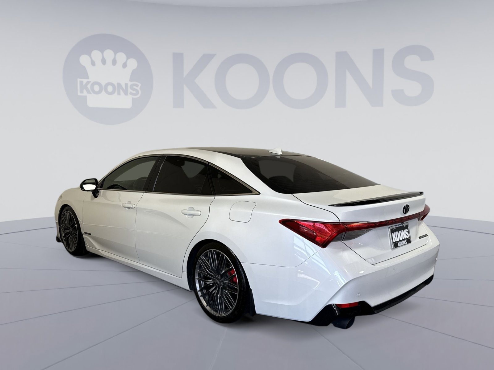Used 2019 Toyota Avalon Touring w/ Advanced Safety Package FWD image 4